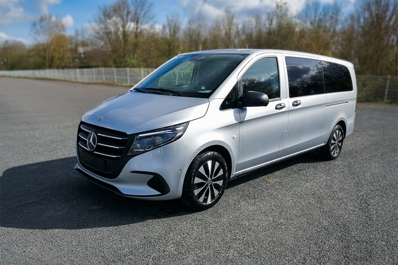 Corbillard Mercedes Benz Vito couleur argent de la gamme Picpus 