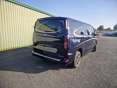 vue arrière corbillard double cercueil aménagé sur Ford transit custom finition passy